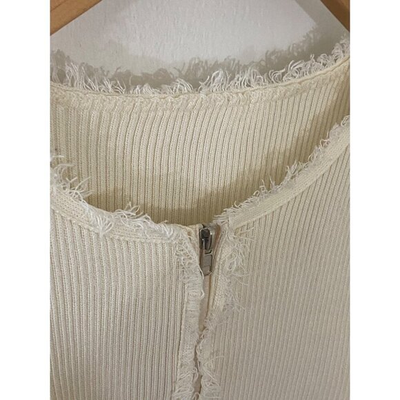 NWT Mis Inns OOT Beige Short sleeve Raw Hem Full Front Zip Blouse - Small - Picture 3 of 10